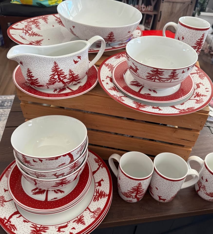 Red Christmas Tree Polka Dot 21-Piece Dinnerware Set - photo 4