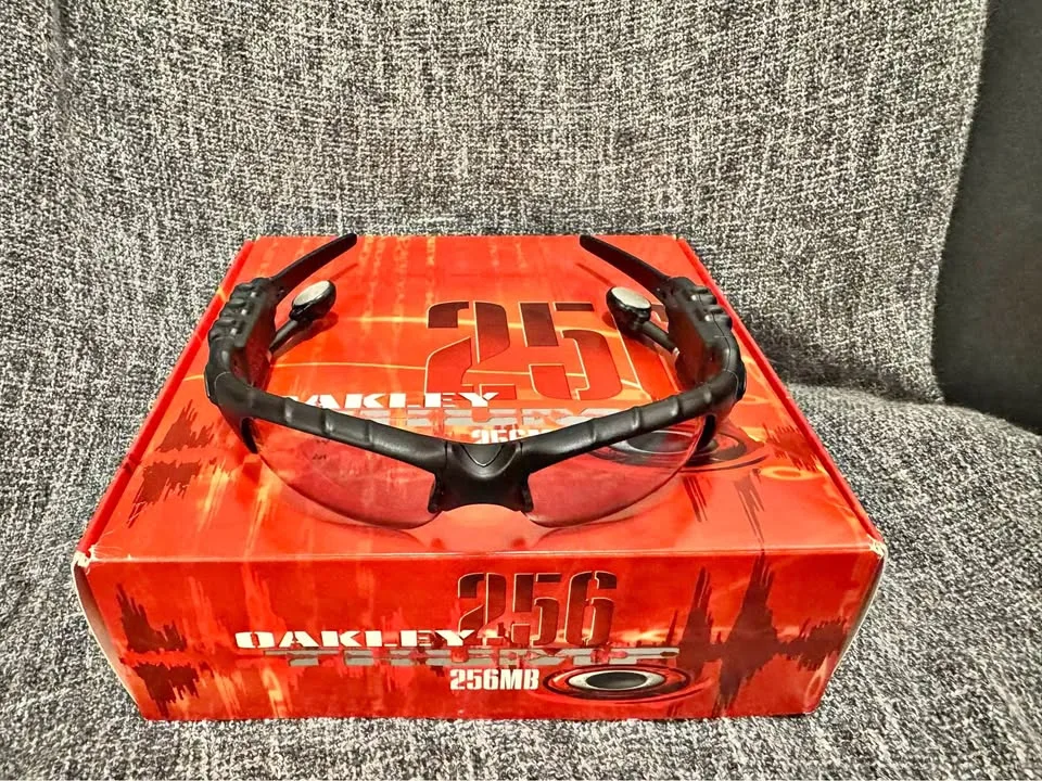 Oakley Sunglasses – LIKE-NEW, DOWNTOWN thumbnail
