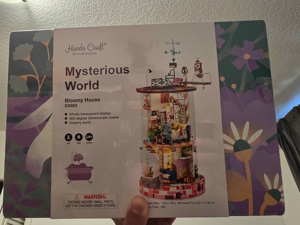 Rolife Sakura Densya Book Nook DIY Model Kit - photo 4