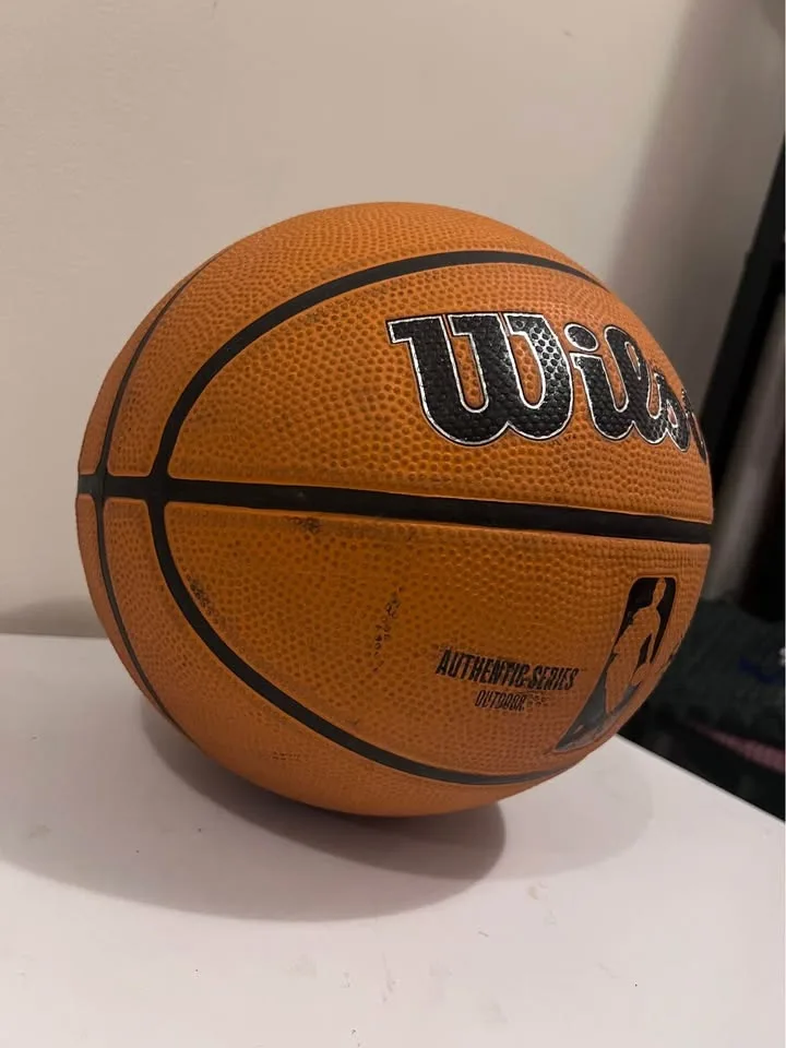 Wilson size 7 basketball image indicator(2)