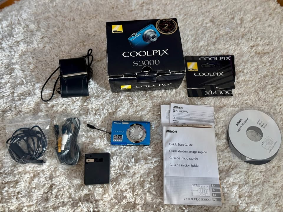 Nikon Coolpix S3000 Blue Digital Camera - with original box - photo 2