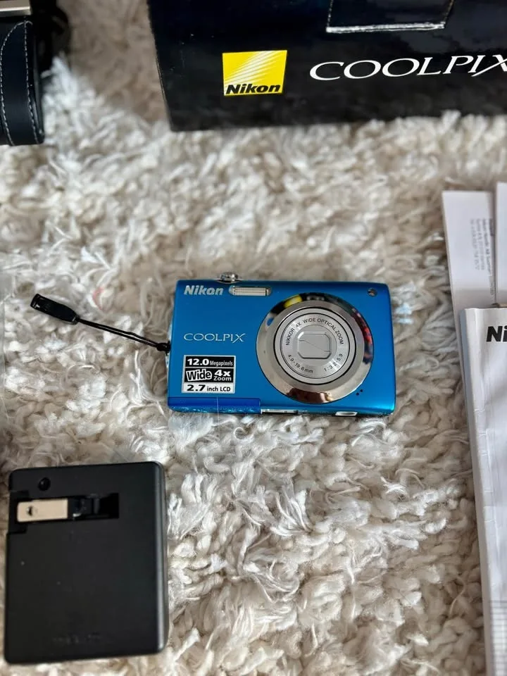 Nikon Coolpix S3000 Blue Digital Camera - with original box image indicator(3)