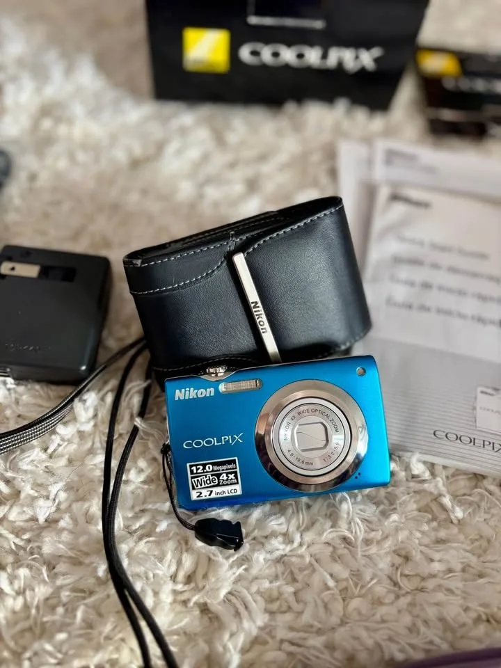 Nikon Coolpix S3000 Blue Digital Camera - with original box image indicator(4)