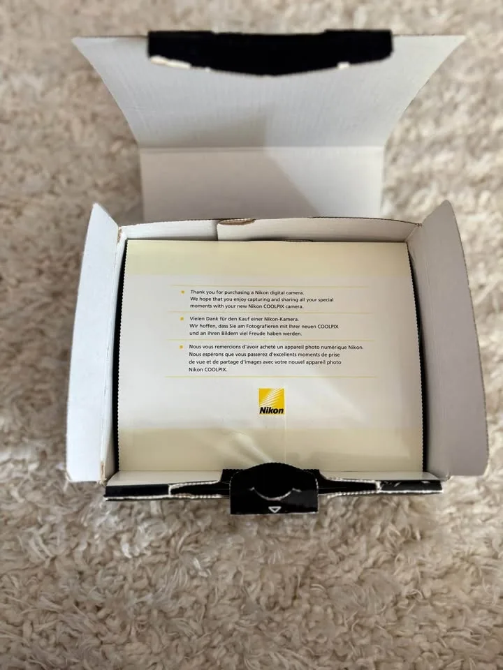 Nikon Coolpix S3000 Blue Digital Camera - with original box image indicator(6)