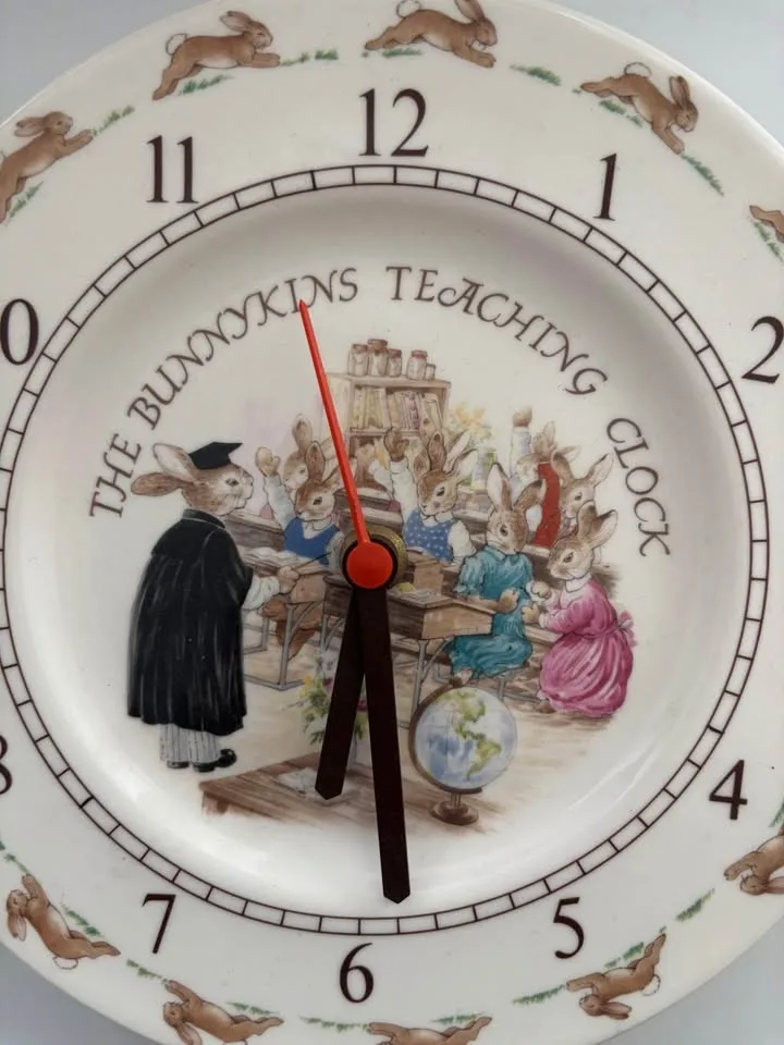 Vintage Royal Doulton Bunnykins Clock image indicator(2)