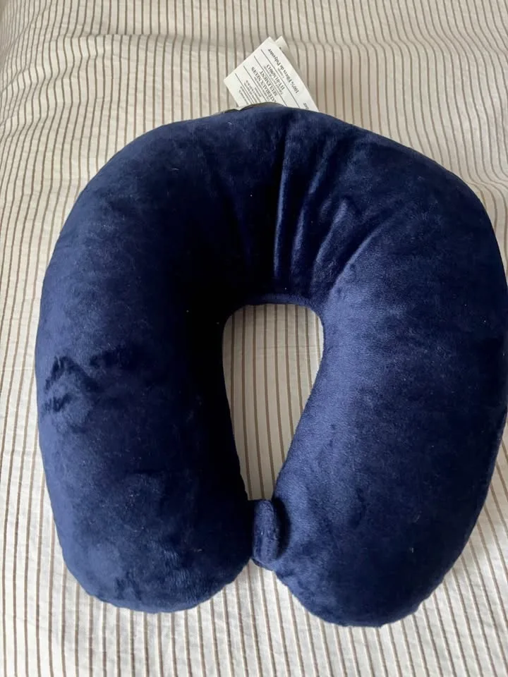 Two Travel Neck Pillows - Removable Covers image indicator(3)