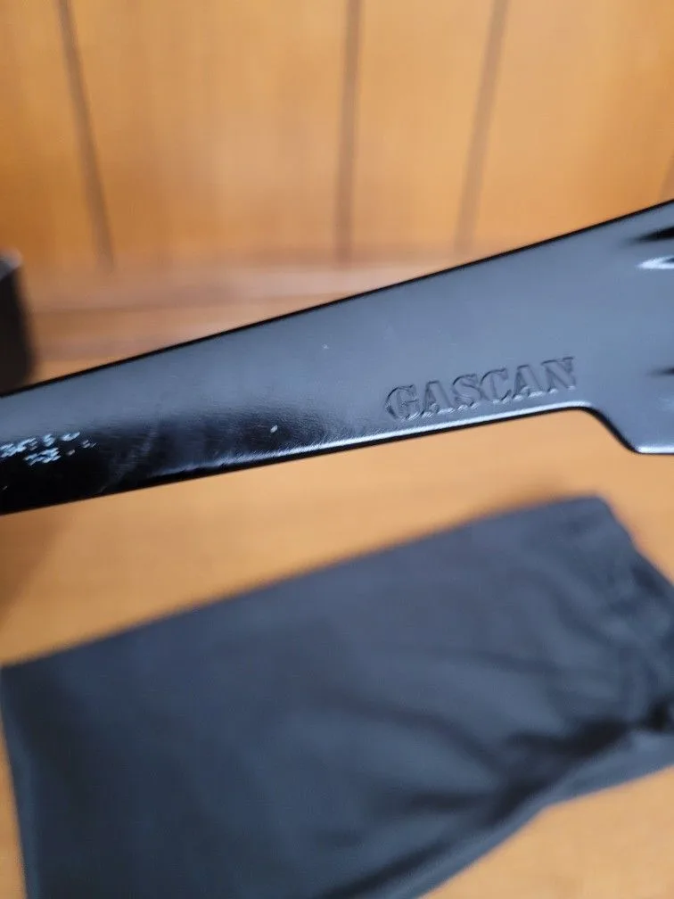 Oakley Authentic Gascan Black sunglasses. Preowned in nice condi image indicator(8)