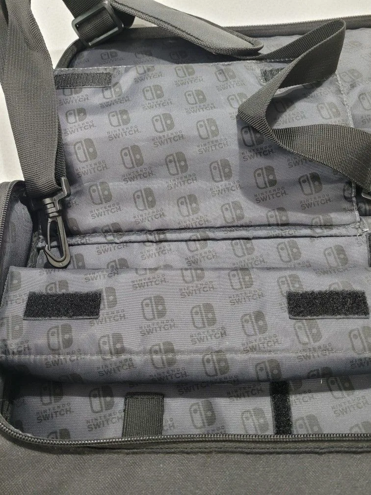 Nintendo Switch PowerA Everywhere Messenger Bag EUC image indicator(4)