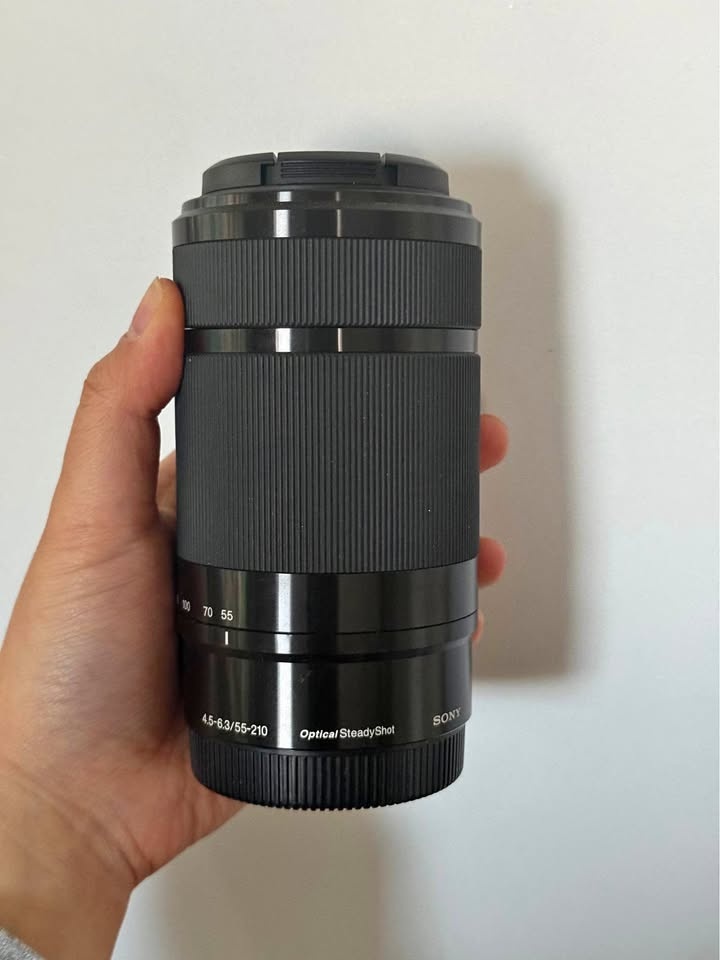 Sony E Mount 55-210mm telephoto lens