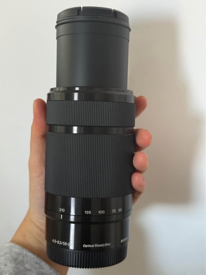 Sony E Mount 55-210mm telephoto lens - photo 2