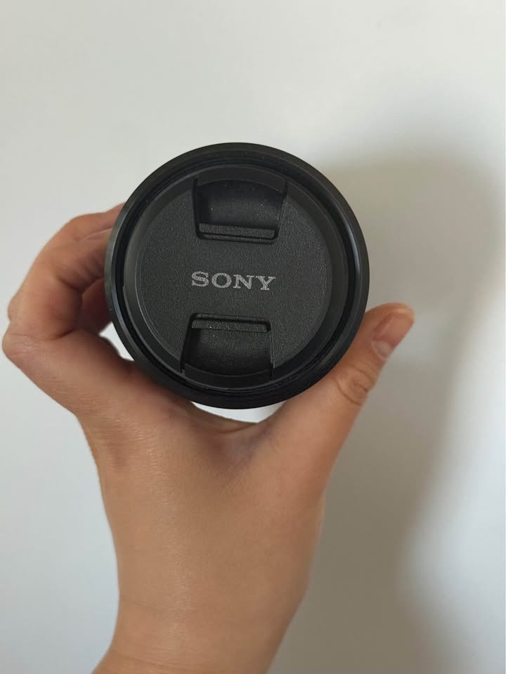 Sony E Mount 55-210mm telephoto lens - photo 3