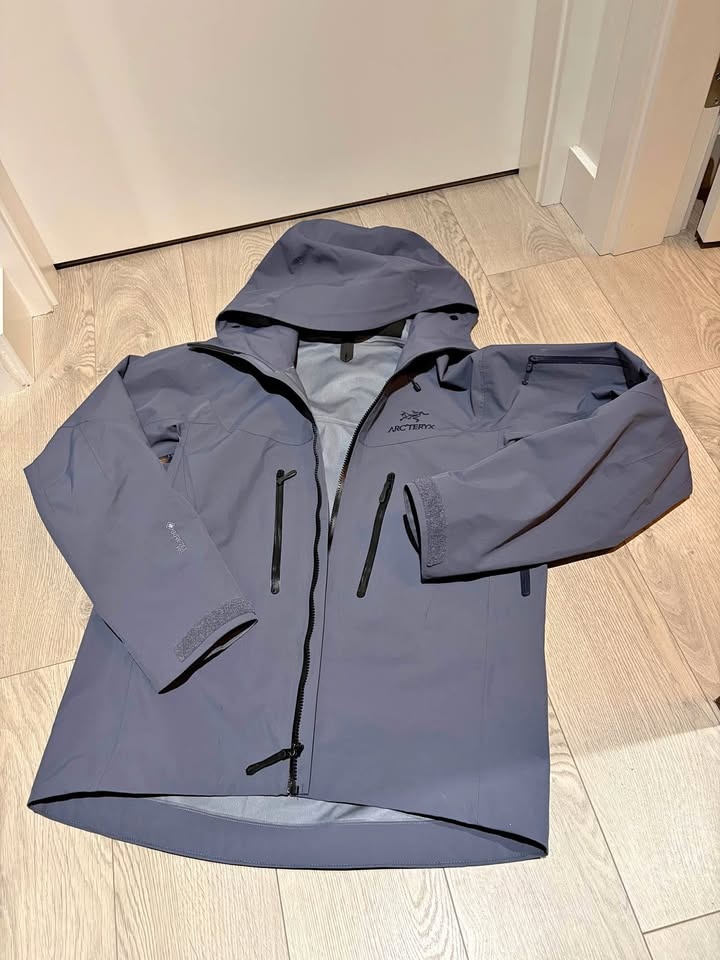 Arc'teryx Alpha SV Gore-Tex Pro Jacket – Factory Overrun – M