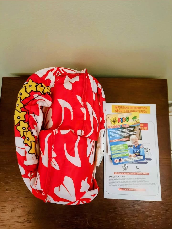 *ONLY 2 LEFT*BRAND NEW Kids Swim Jacket with arm floaties - photo 4