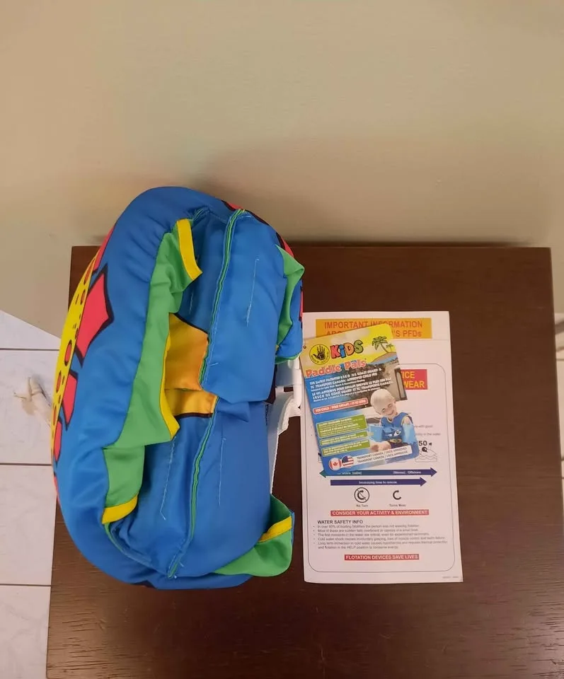 *ONLY 2 LEFT*BRAND NEW Kids Swim Jacket 15-25 lbs image indicator(4)