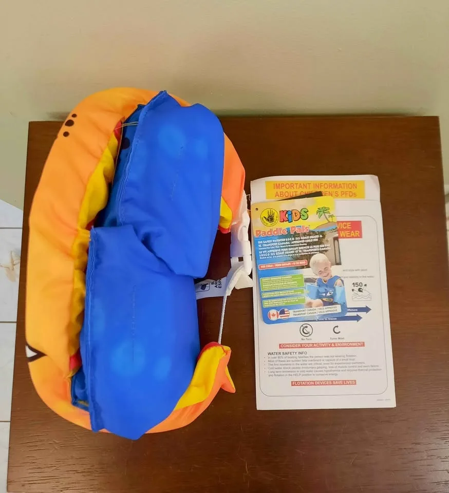 *ONLY 2 LEFT*BRAND NEW Kids Swim Jacket with arm floaties 33-55 image indicator(4)