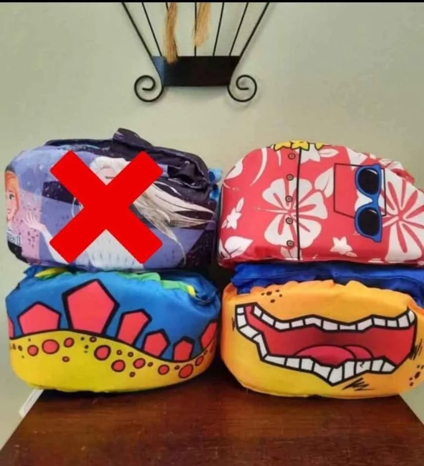 *ONLY 2 LEFT*BRAND NEW Kids Swim Jacket with arm floaties 33-55 image indicator(5)