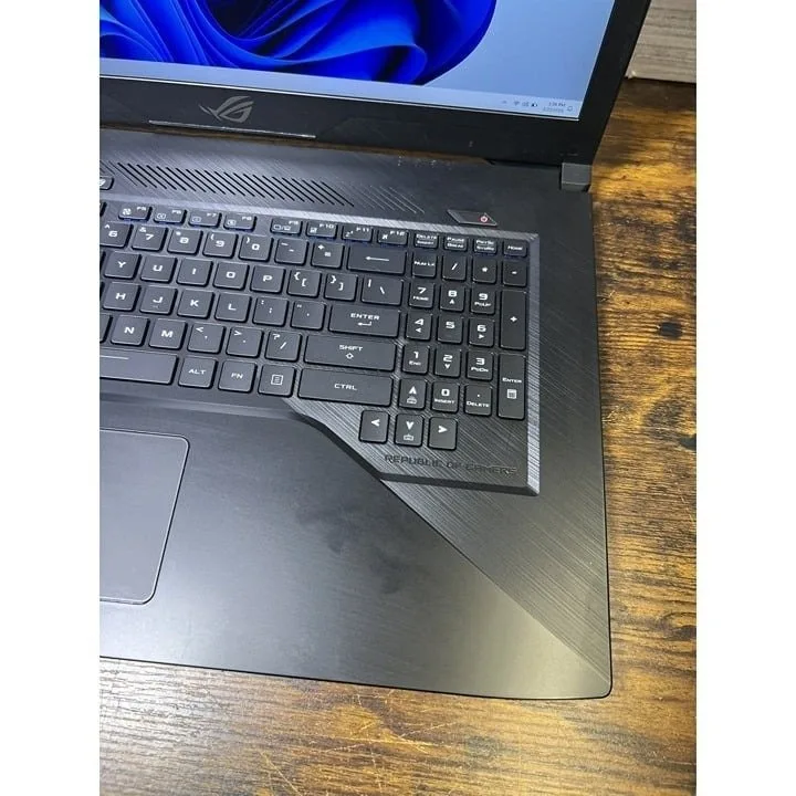ASUS ROG STRIX GL703VD Gaming Laptop 32GB + 1TB SSD WIN 11 image indicator(8)