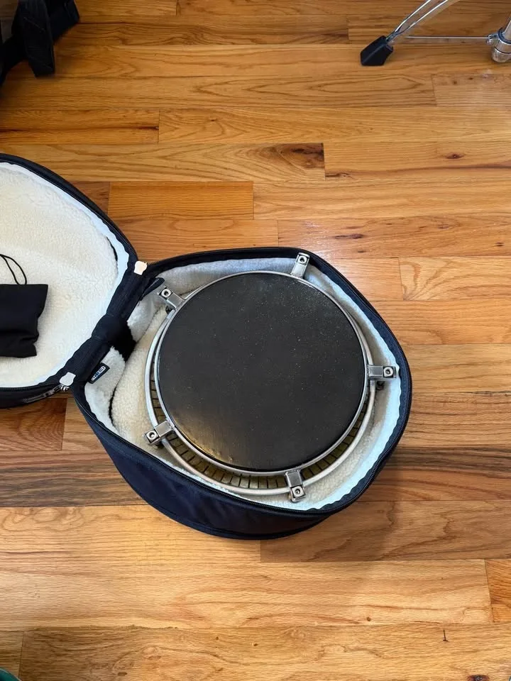 Pearl Travel Conga 11.75” Black Sparkle Natural Skin With Case image indicator(4)