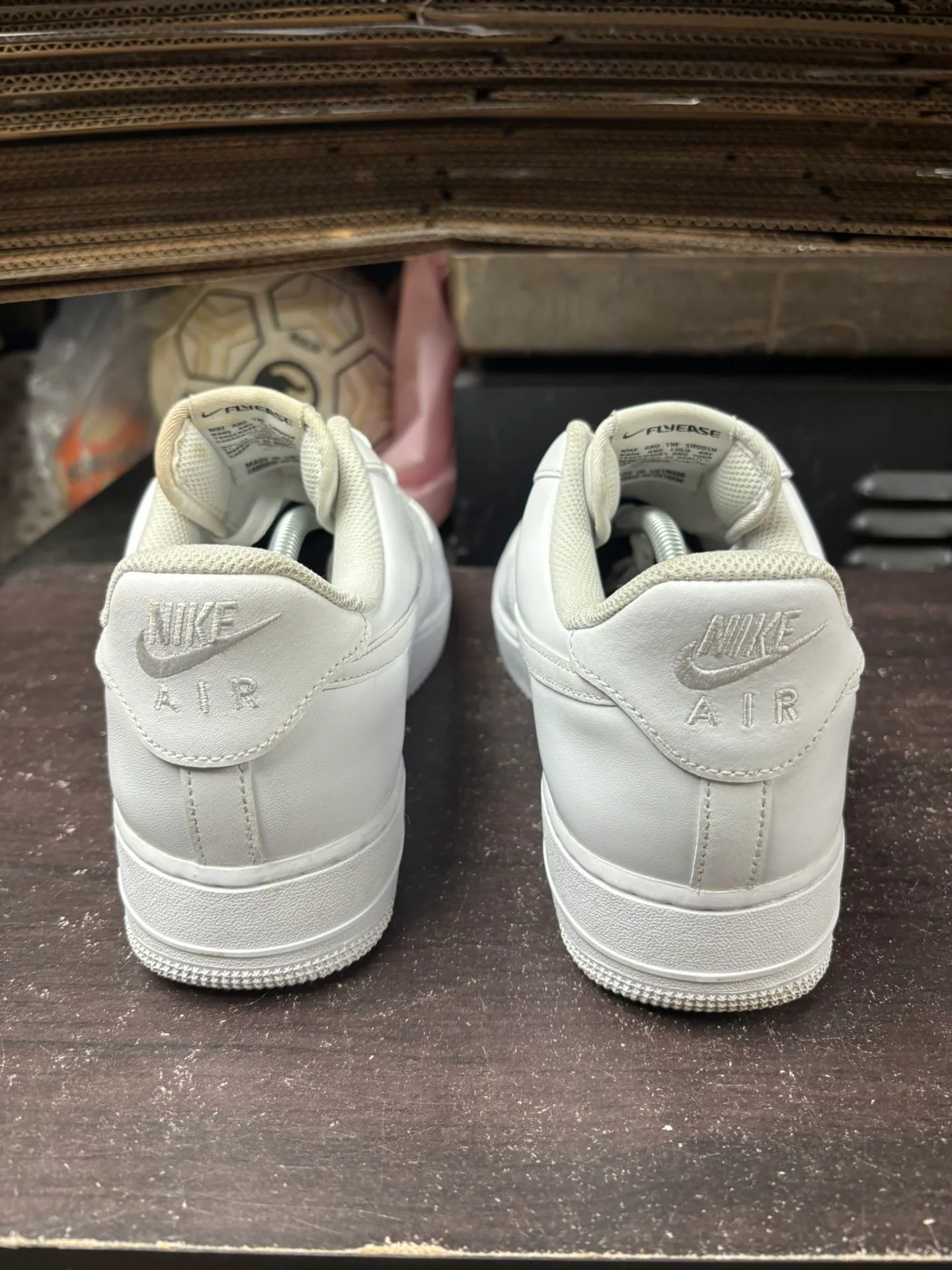 Air Force 1 Low Triple White Flyease image indicator(4)