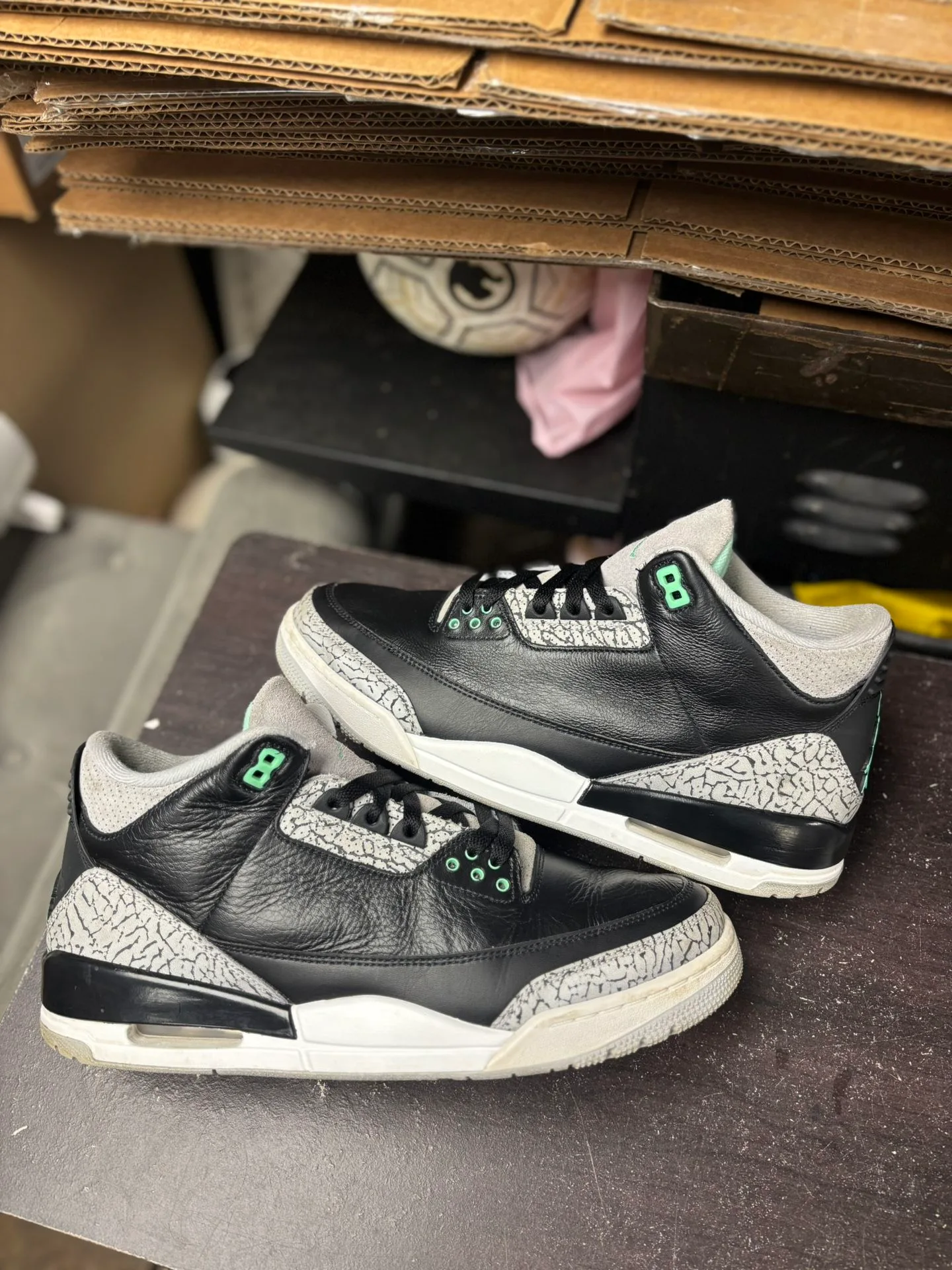 Air Jordan 3 Green Glow thumbnail