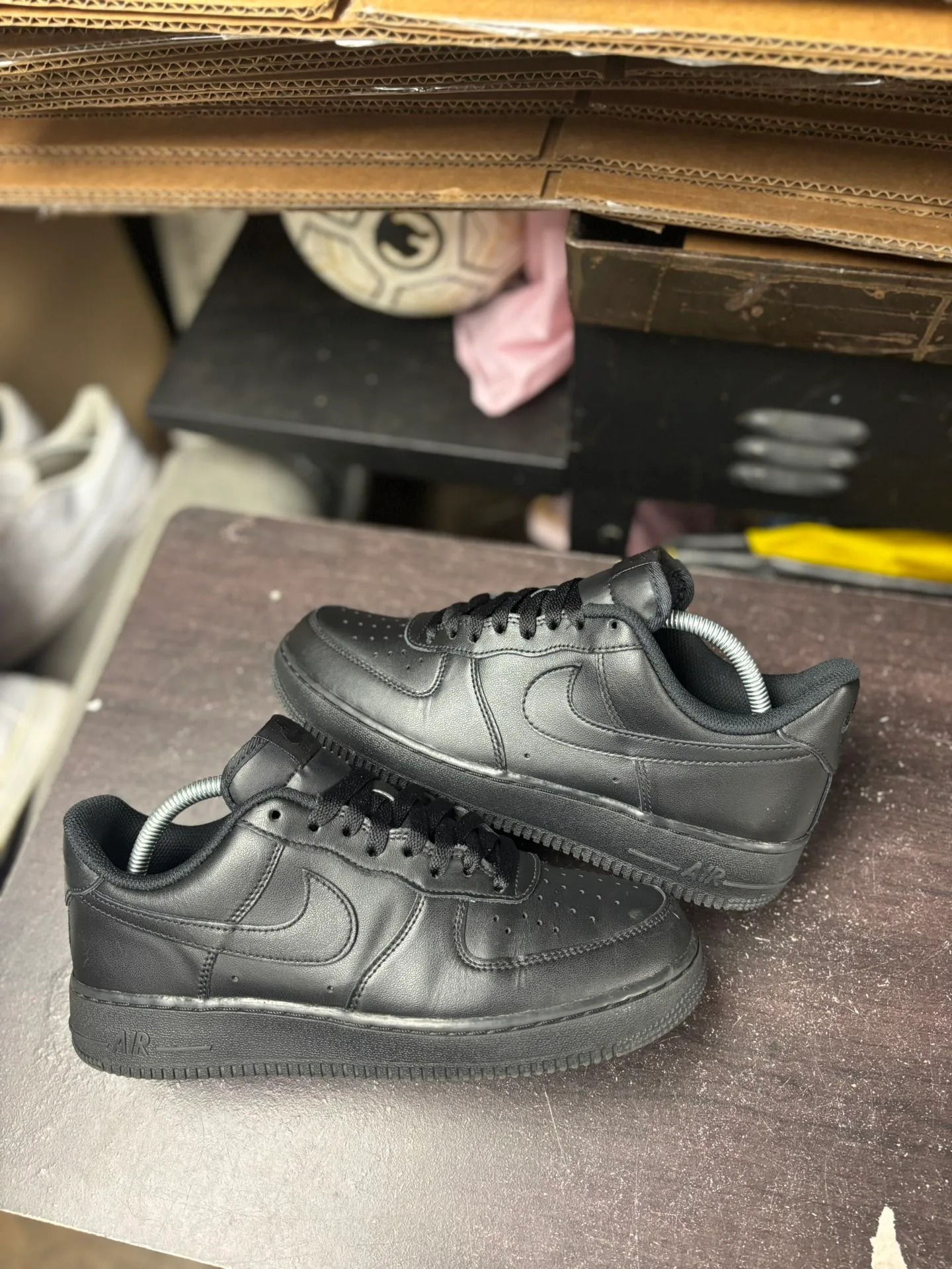 Air Jordan 1 Low Triple Black thumbnail