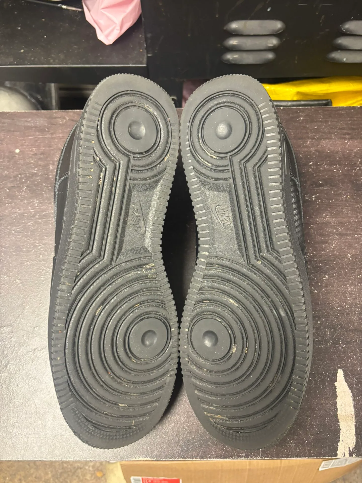 Air Force 1 Low Black Carbon Fiber image indicator(3)