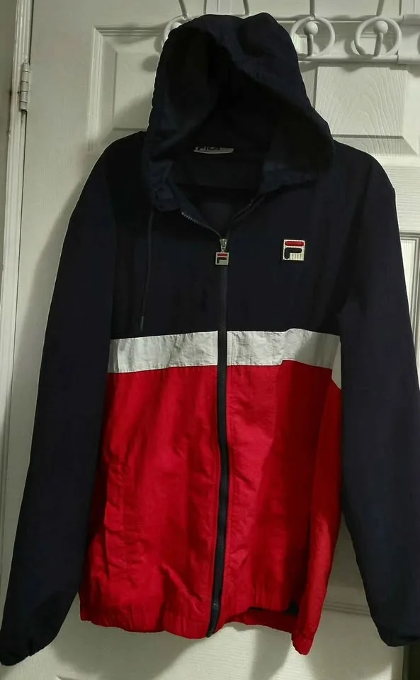 Give your correctly price, it's Hoody Fila original, size Large.