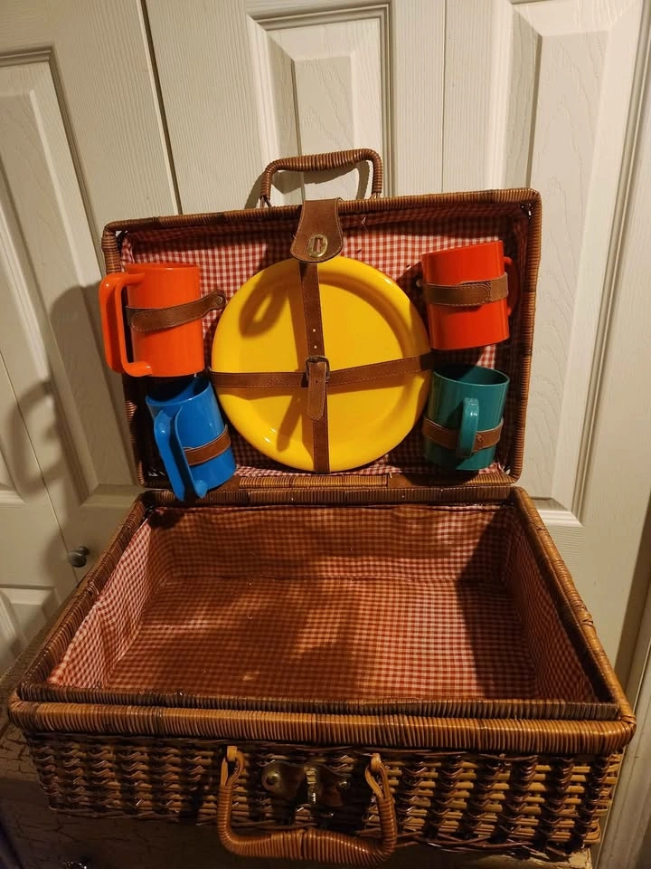 Vintage picnic basket set - photo 4