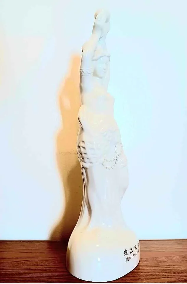 17.50" Stamped Textured Porcelain Chinese Statue image indicator(4)