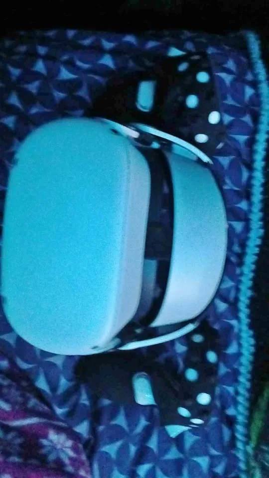 oculus quest 2 with headstrap and pro grips