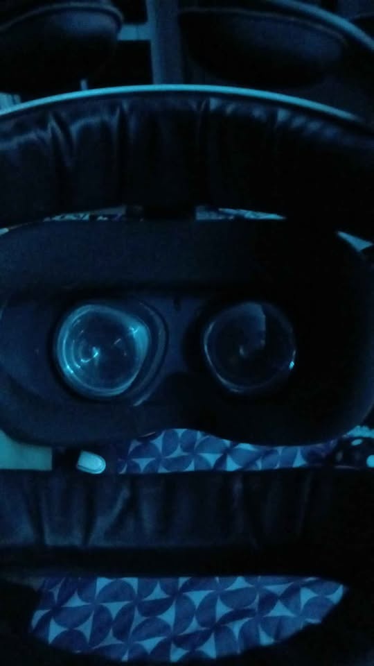 oculus quest 2 with headstrap and pro grips - photo 3