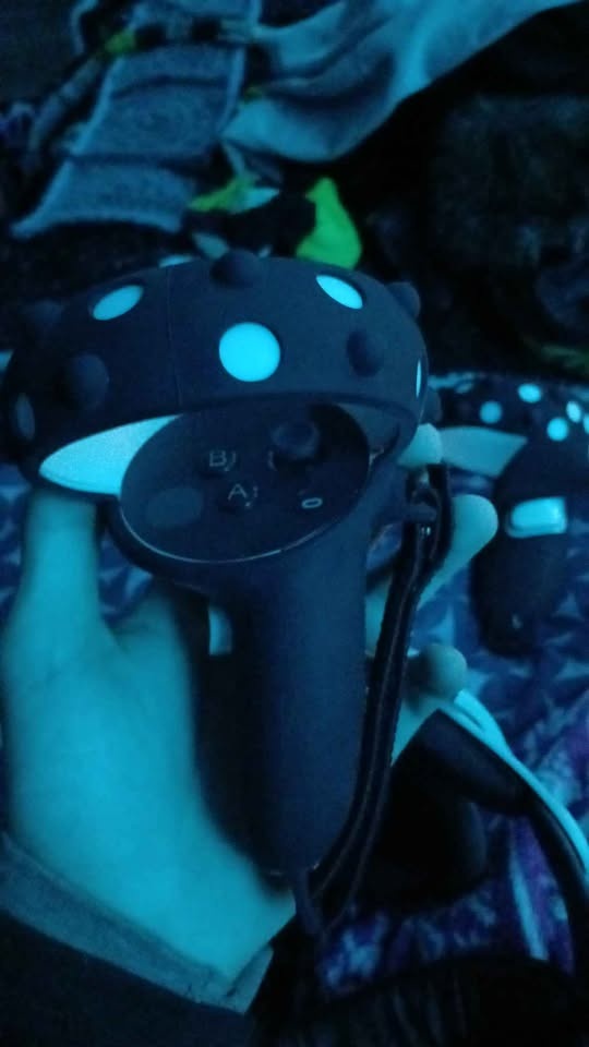 oculus quest 2 with headstrap and pro grips - photo 4