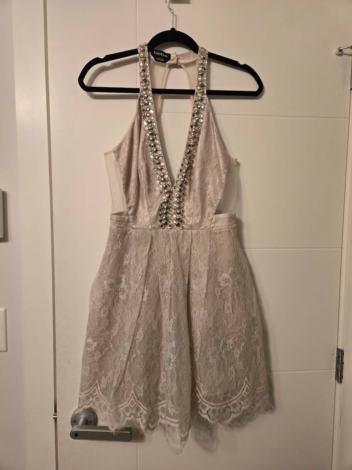 Stunning womens lace dress size 6