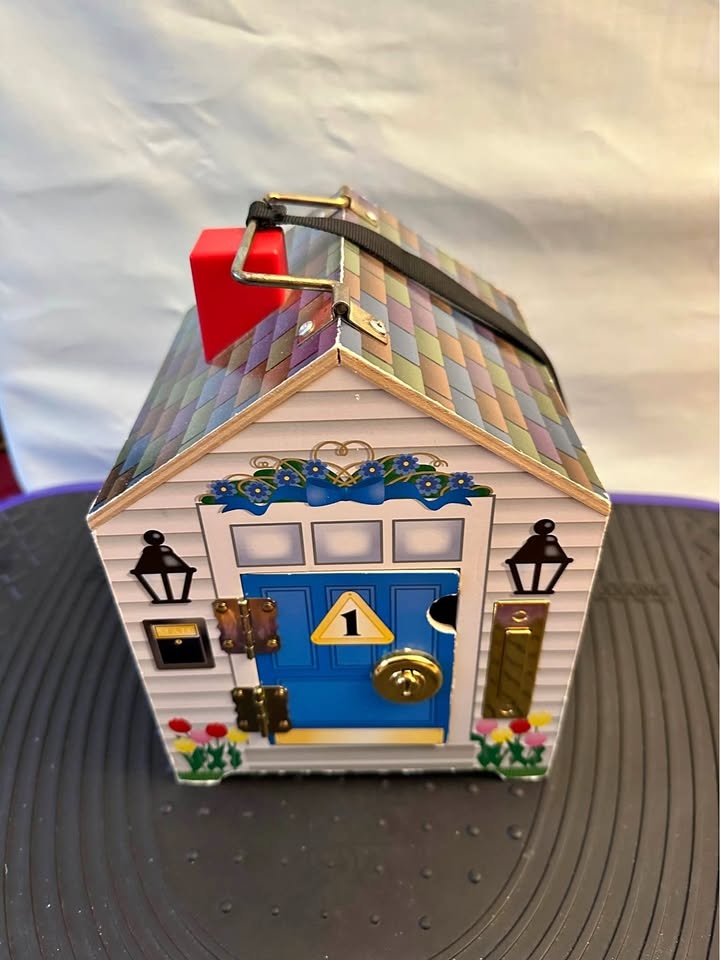 Melissa & Doug Doorbell House