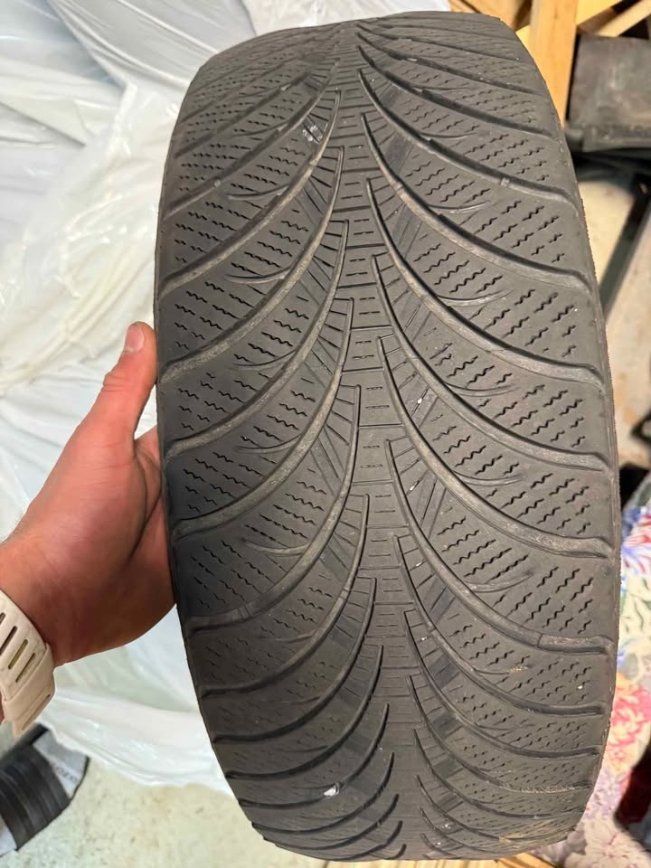 Goodyear ultra grip winter tires - photo 3