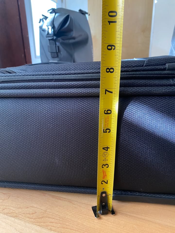 Swiss Gear Carry On Suitcase - photo 2