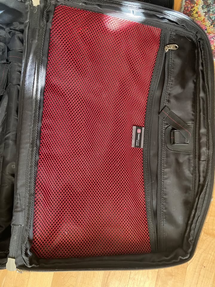 Swiss Gear Carry On Suitcase - photo 4