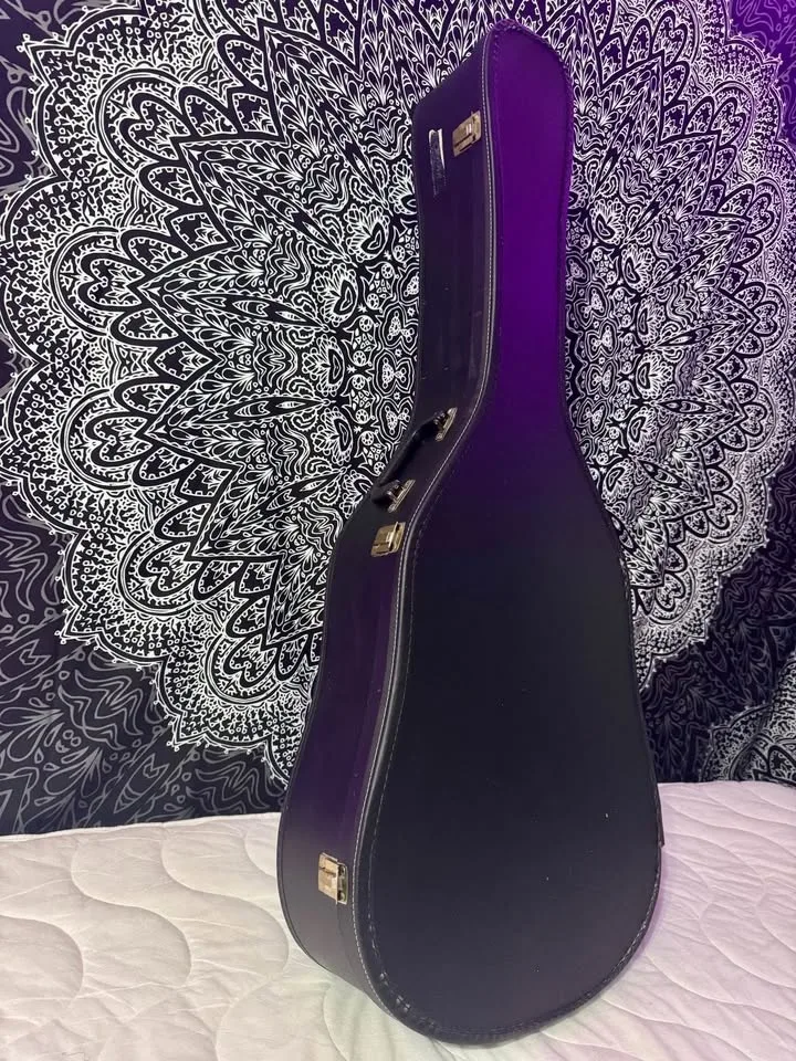 Yamaha Eterna Acoustic Guitar with Case & Strings image indicator(4)