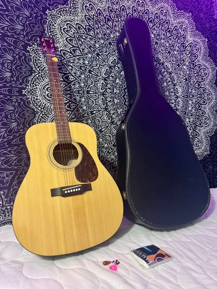 Yamaha Eterna Acoustic Guitar with Case & Strings image indicator(6)