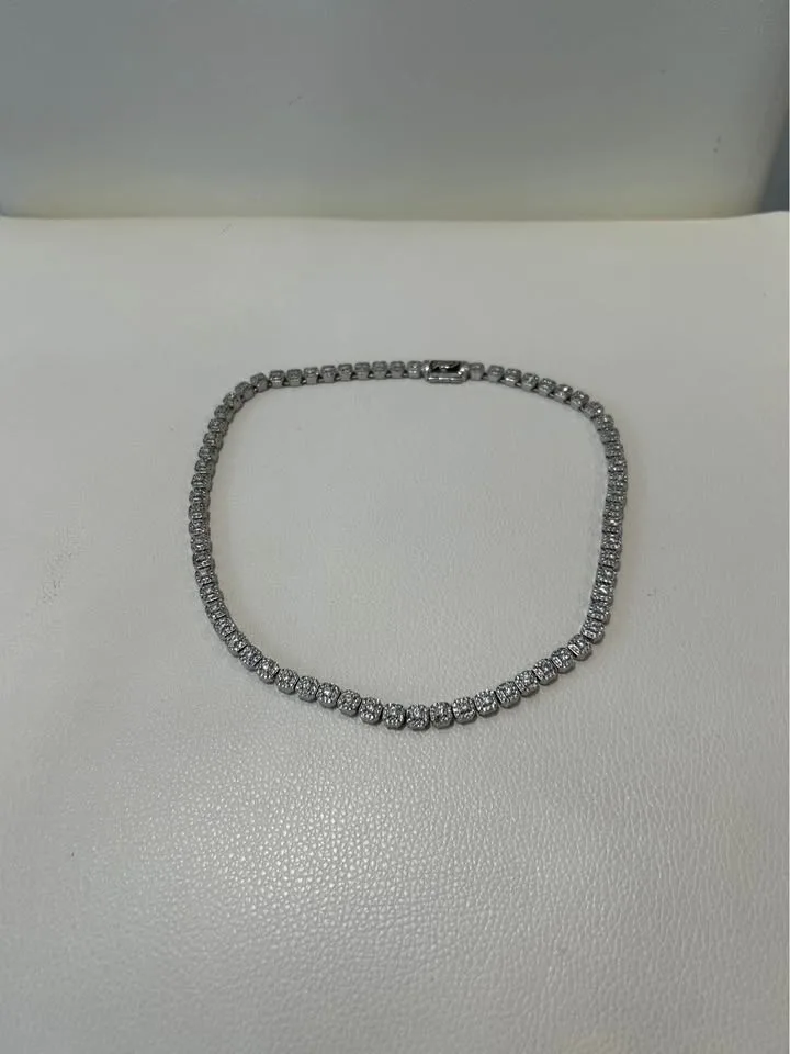 Clustered Tennis Chain in White Gold- 8.5mm image indicator(6)