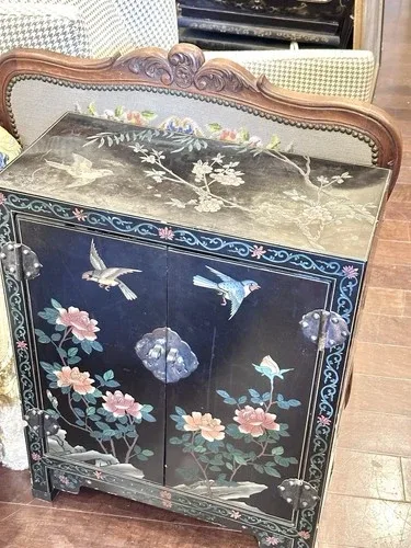 Hand-painted Asian lacquer cabinet 23‘*11’*34‘ image indicator(3)
