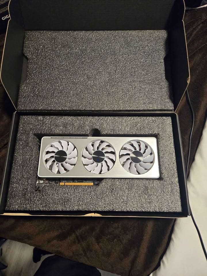 Gigabyte Vision OC RTX 3070 LHR - photo 3