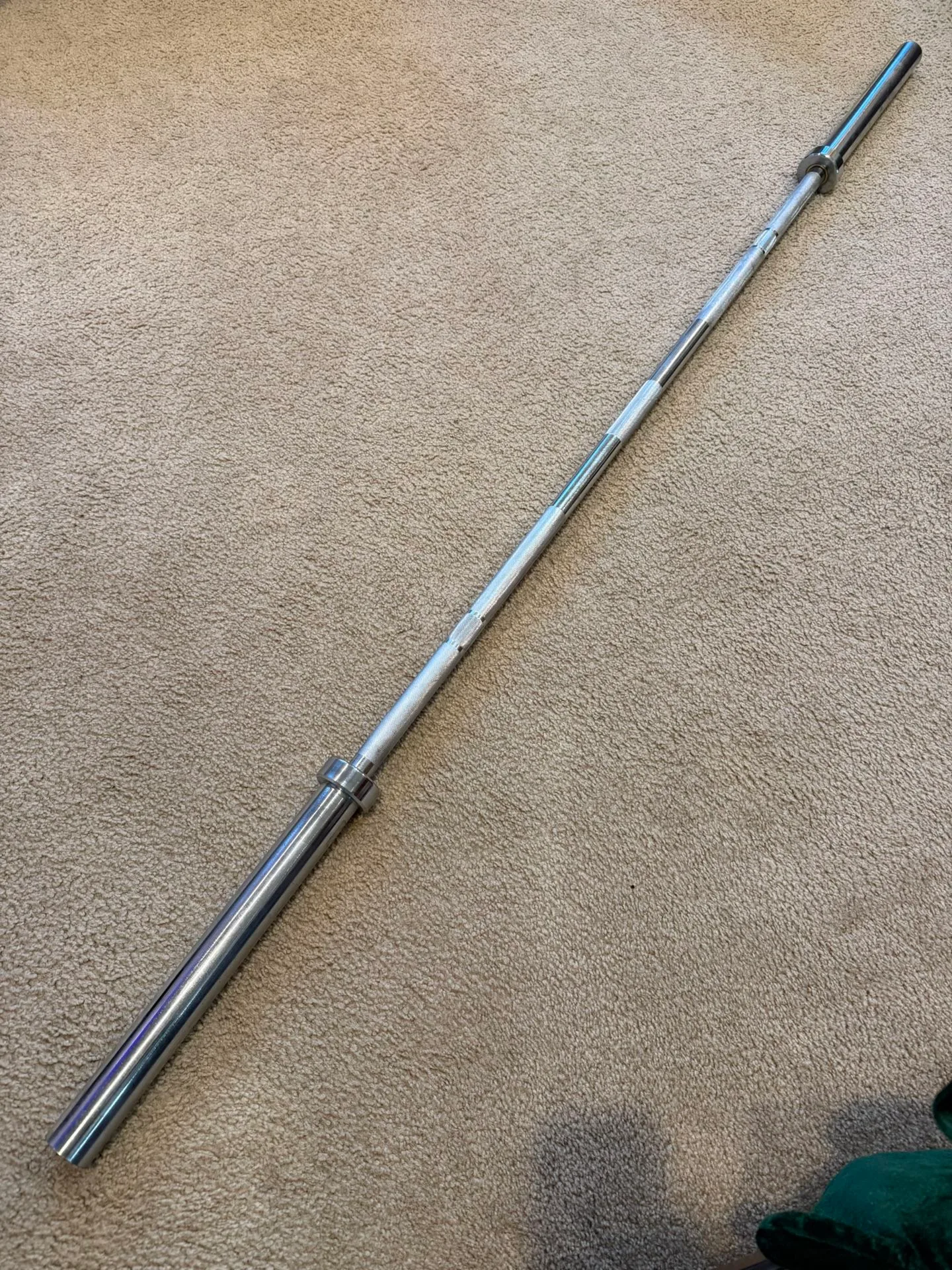 Titan Fitness Olympic Power Barbell image indicator(2)