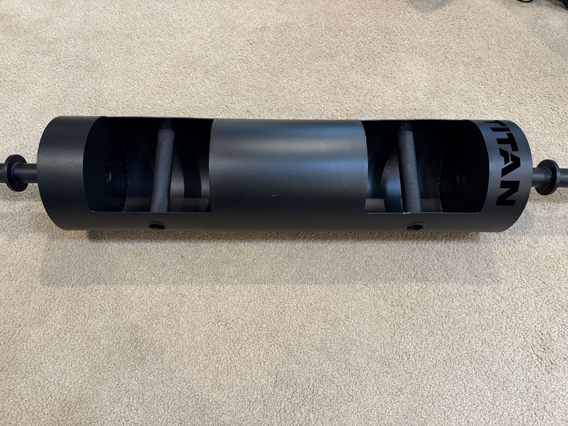🚨Brand New🚨 10” Titan Fitness Rackable Strongman Log Barbell - photo 4