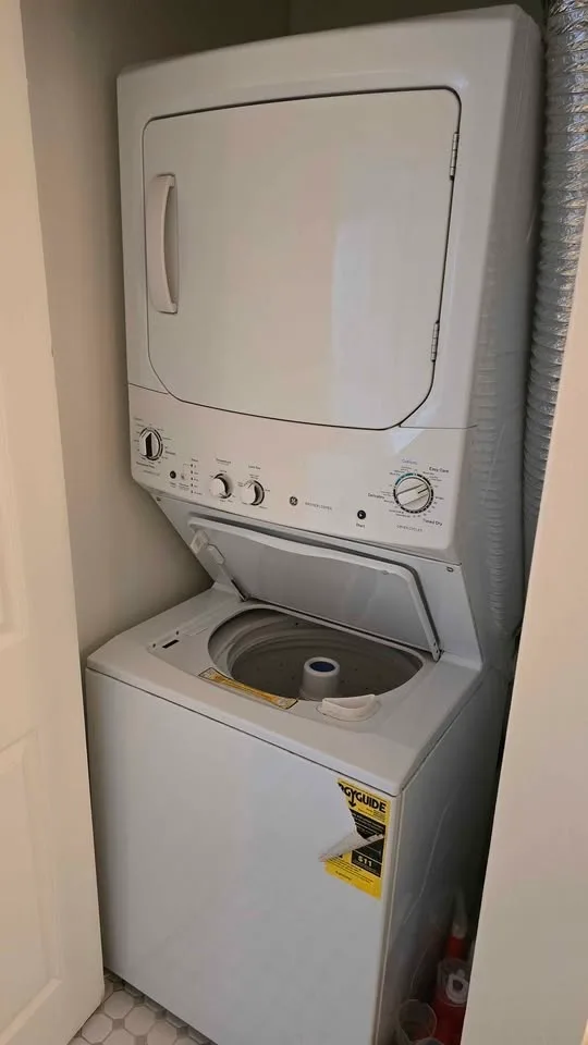 Master bedroom for rent image indicator(8)