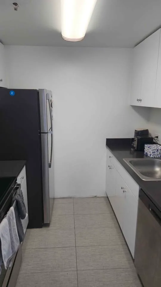 Master bedroom for rent image indicator(9)