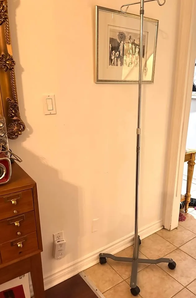 Adjustable Rolling IV Pole image indicator(2)