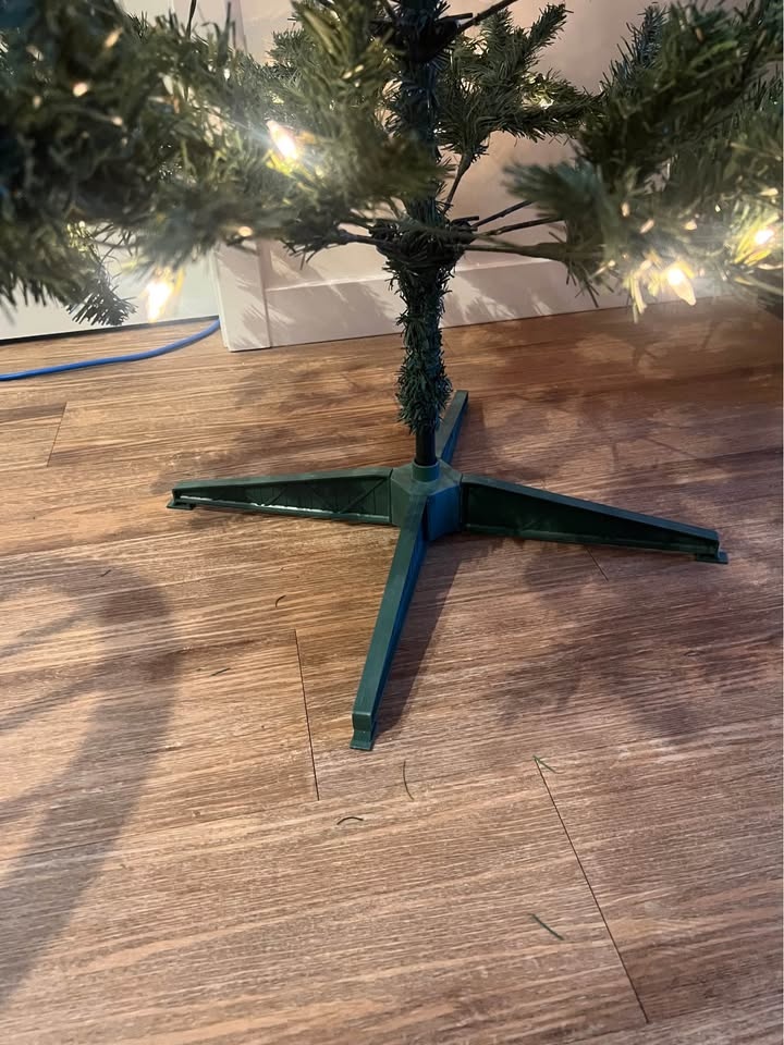 For Living 6.5’ Inglis Christmas Tree – Like New - photo 4