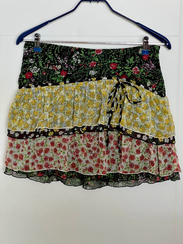 PRETTY FLOWERY MANGO SKIRT SIZE 8