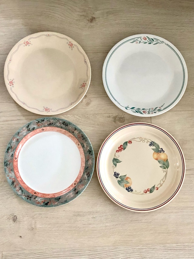 CORELLE VINTAGE DINNER PLATES